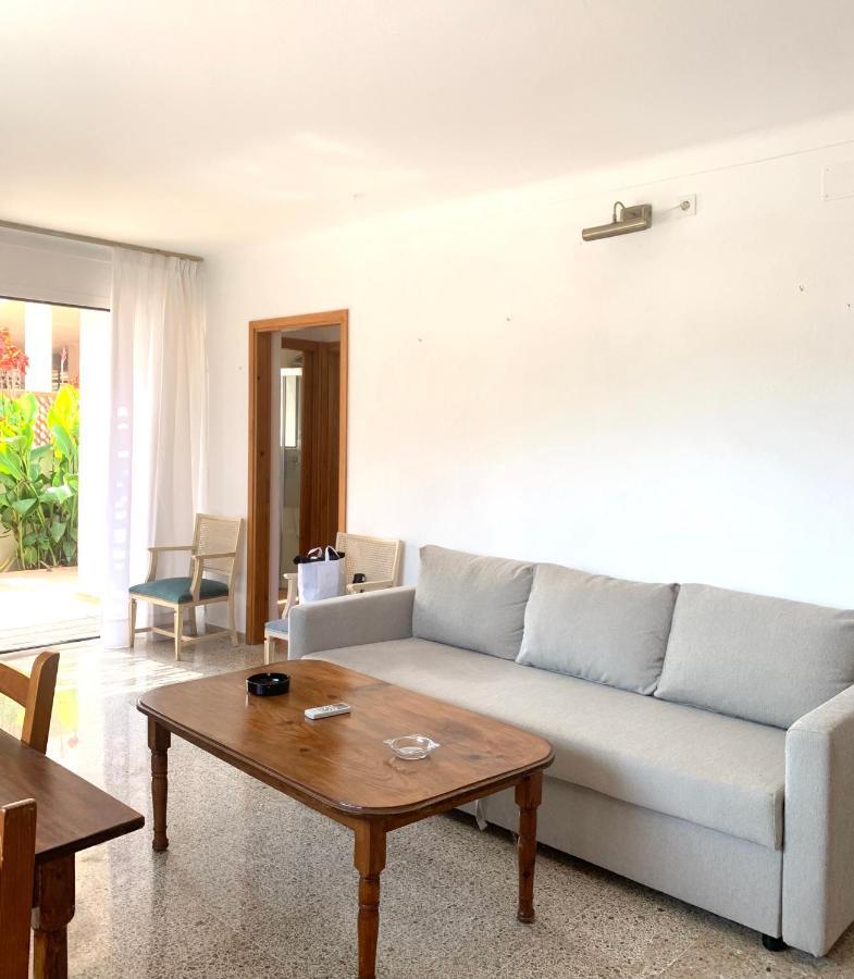 Robles En Playa Den Bossa Con Piscina Privada *